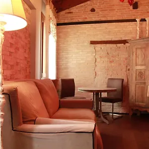 Rosso Charm 3*, Veneza Itália