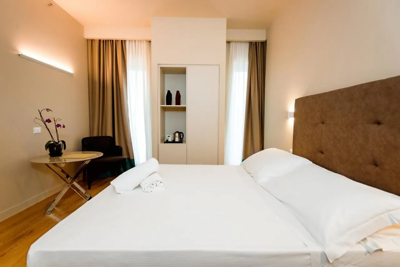 Hotel Politeama Palermo 4*,